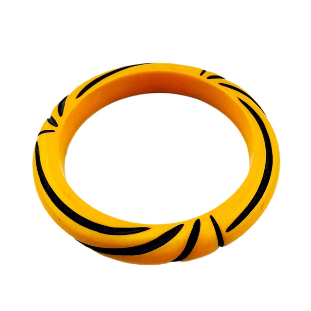 VTG Carved Bakelite Bangle Bracelet